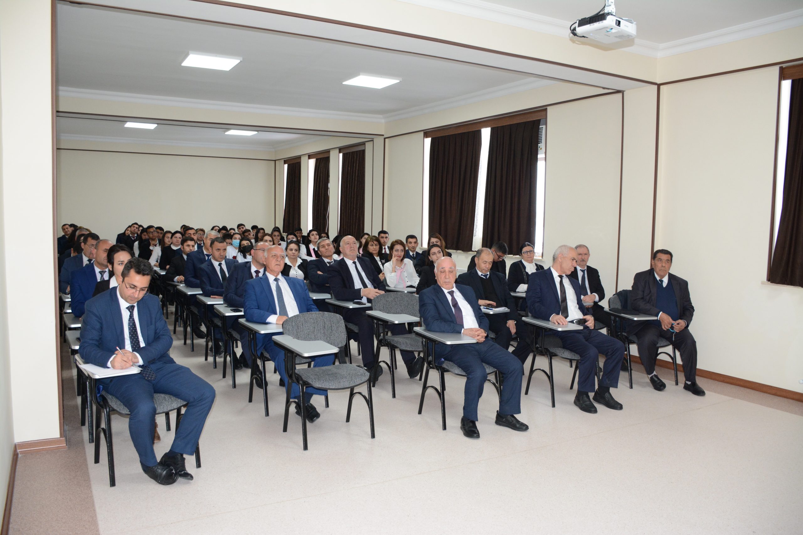 Ali təhsil ocağında Elm günləri çərçivəsində “Tələbələrin elmi-tədqiqat fəaliyyətinin təşkilinin aktual problemləri” mövzusunda seminar-müşavirə keçirilib Ali təhsil ocağında Elm günləri çərçivəsində “Tələbələrin elmi-tədqiqat fəaliyyətinin təşkilinin aktual problemləri” mövzusunda seminar-müşavirə keçirilib
