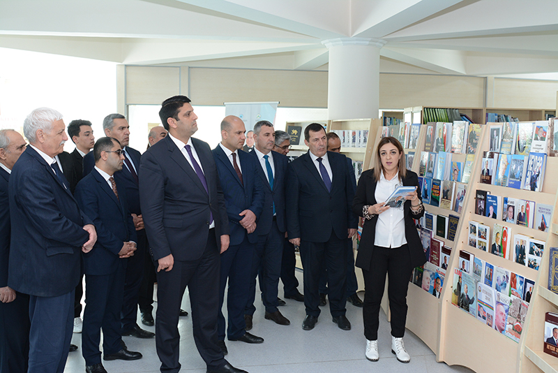 Naxçıvan Dövlət Universitetinin Elmi Kitabxanasında Ulu Öndərin 100 illik yubileyi ilə əlaqədar sərgi təşkil olunub Naxçıvan Dövlət Universitetinin Elmi Kitabxanasında Ulu Öndərin 100 illik yubileyi ilə əlaqədar sərgi təşkil olunub