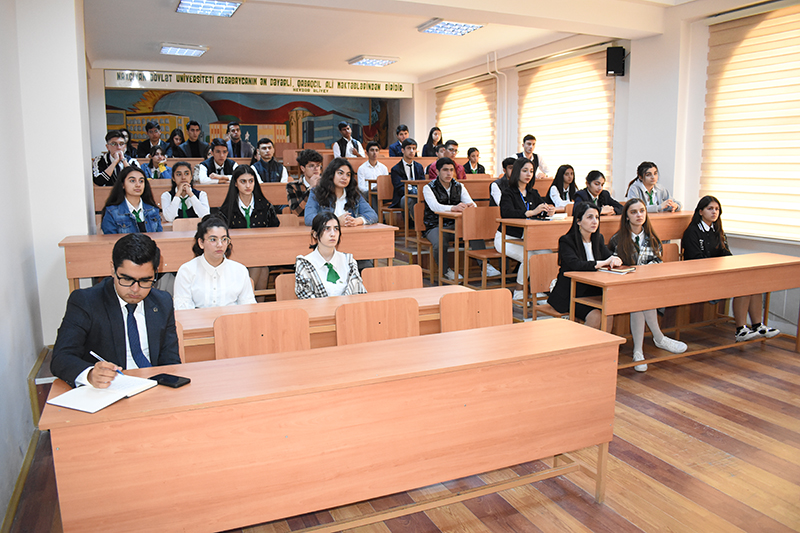Naxçıvan Dövlət Universitetində yüksək bal toplayan abituriyentlərlə görüş keçirilib Naxçıvan Dövlət Universitetində yüksək bal toplayan abituriyentlərlə görüş keçirilib