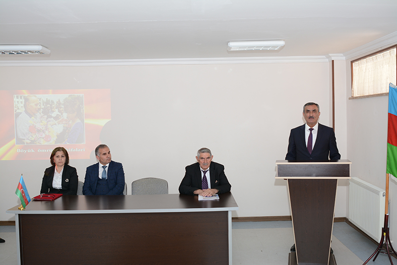 Naxçıvan Dövlət Universitetinin tələbələri “Heydər Əliyev İli” ilə bağlı Naxçıvan şəhər Afiyəddin Cəlilov adına 12 №li tam orta məktəbdə tədbir keçiriblər Naxçıvan Dövlət Universitetinin tələbələri “Heydər Əliyev İli” ilə bağlı Naxçıvan şəhər Afiyəddin Cəlilov adına 12 №li tam orta məktəbdə tədbir keçiriblər